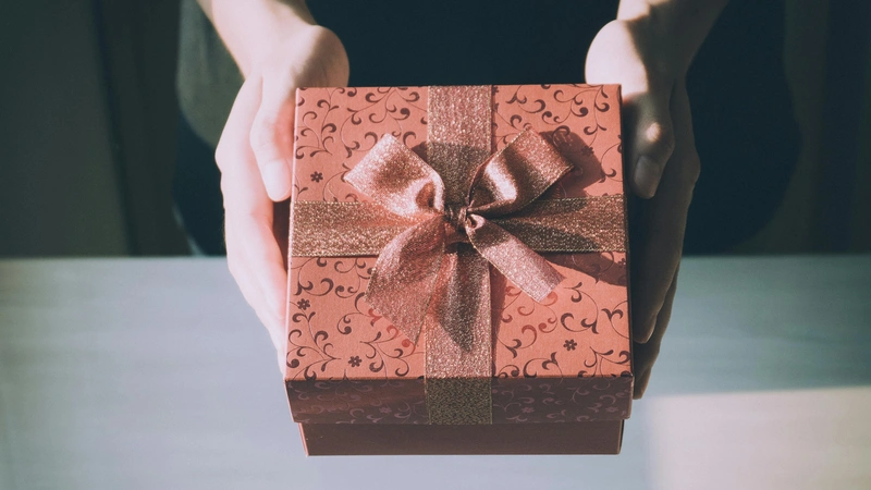 Prezent. Zdjęcie: Porapak Apichodilok / pexels.com.