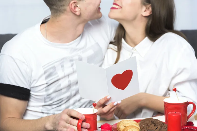 Wyjątkowe prezenty na walentynki dla Twojej dziewczyny. fot. freepik.com.
