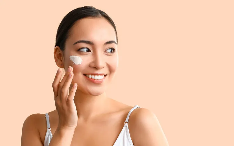 Krem z filtrem SPF do twarzy, fot. Adobe Stock