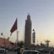 Plac w Marrakeshu z meczetem
